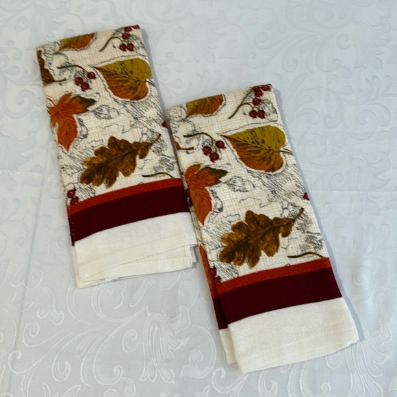 Other - 🌟3/$15🌟 Set of 2 Autumn Themed Dish Towels.